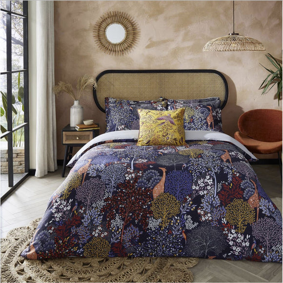 Sara Miller - Giraffe's Sanctuary Navy Bedlinen  (15% off RRP)